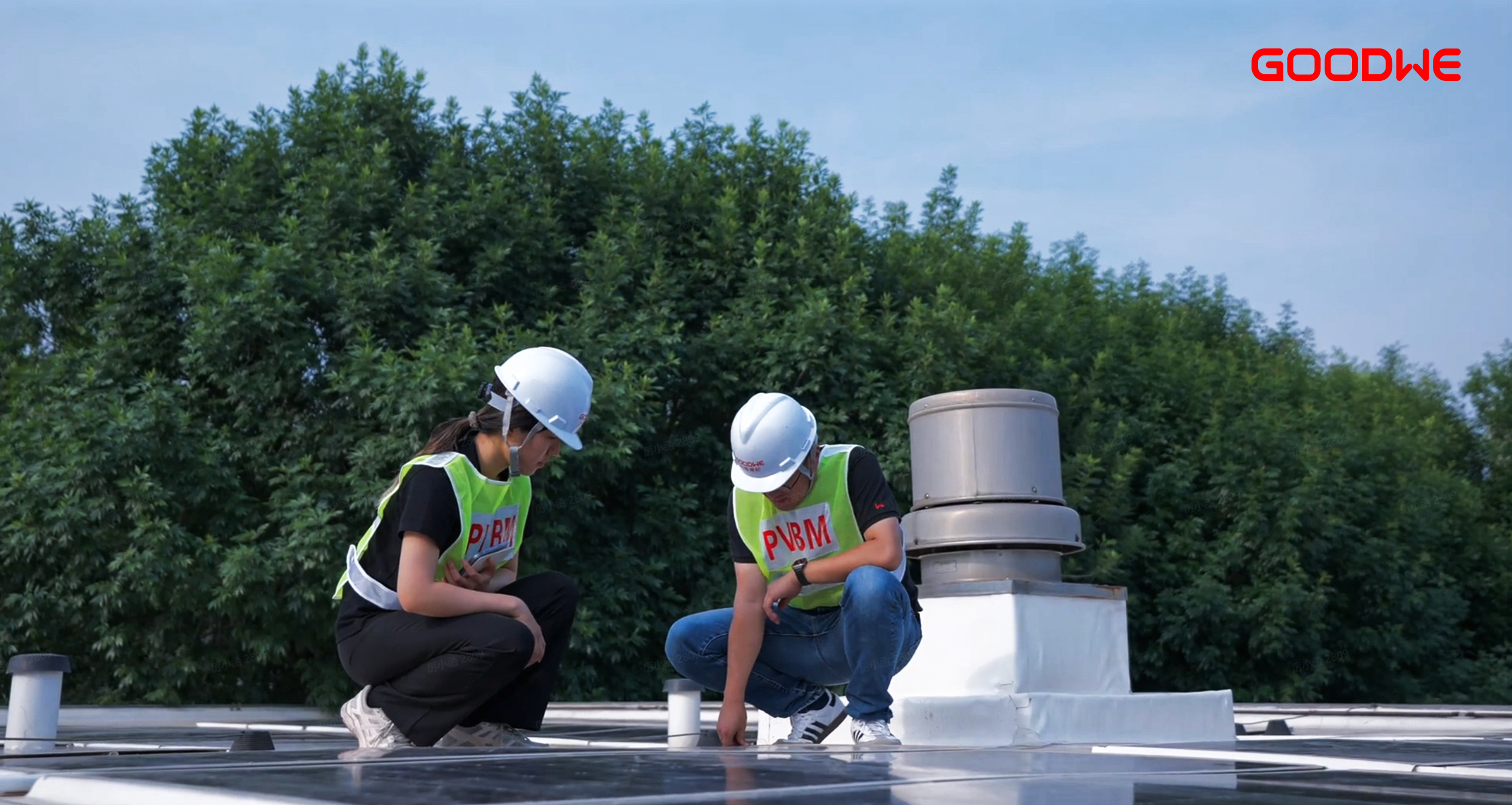 Das GoodWe-Ingenieurteam arbeitete eng mit der Schweizer Botschaft in China zusammen, um die beste Lösung zu finden.jpg
